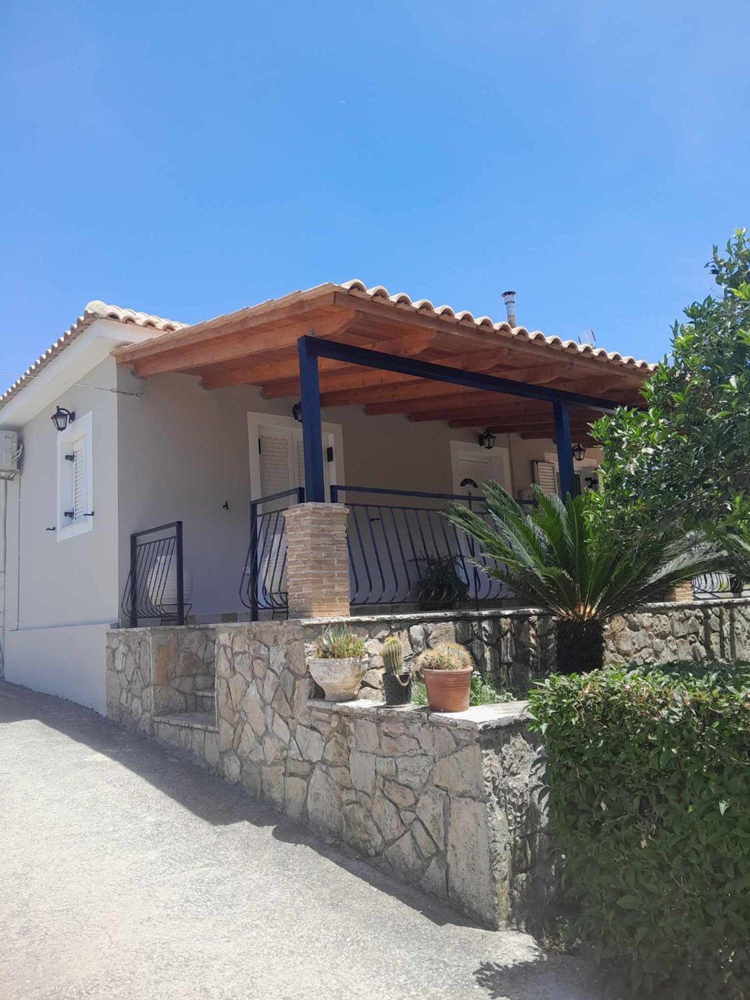 Kanelos Garden House Case de vacanță